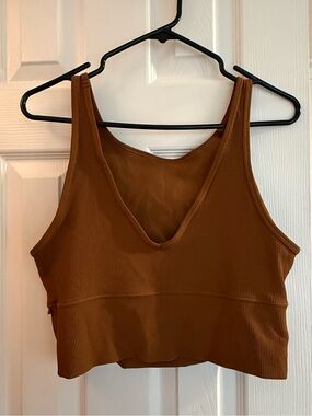 Power pivot ribbed tank top- Ribbed V-Neck Crop Tank Top - Brown